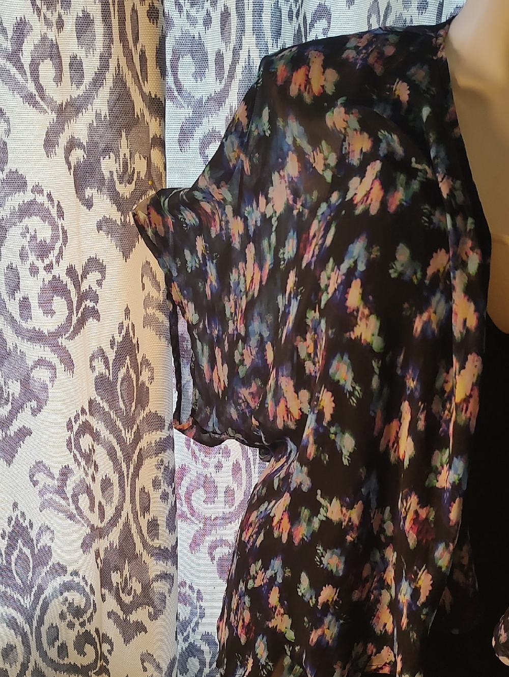 Black Floral Sheer Open-Front Women's Kimono Style Over Blouse - Picture 4 of 4